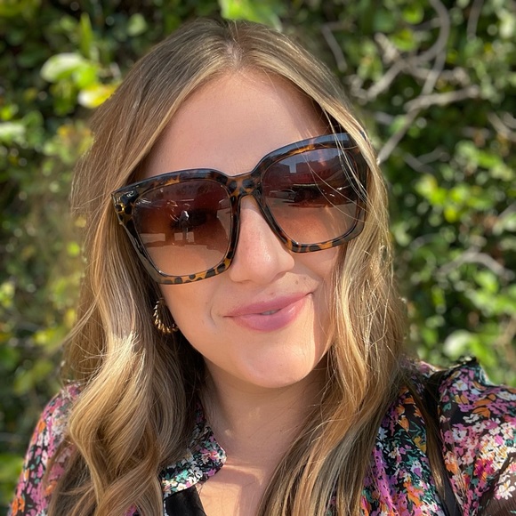 Meet your Posher, Brittney - Picture 1 of 1